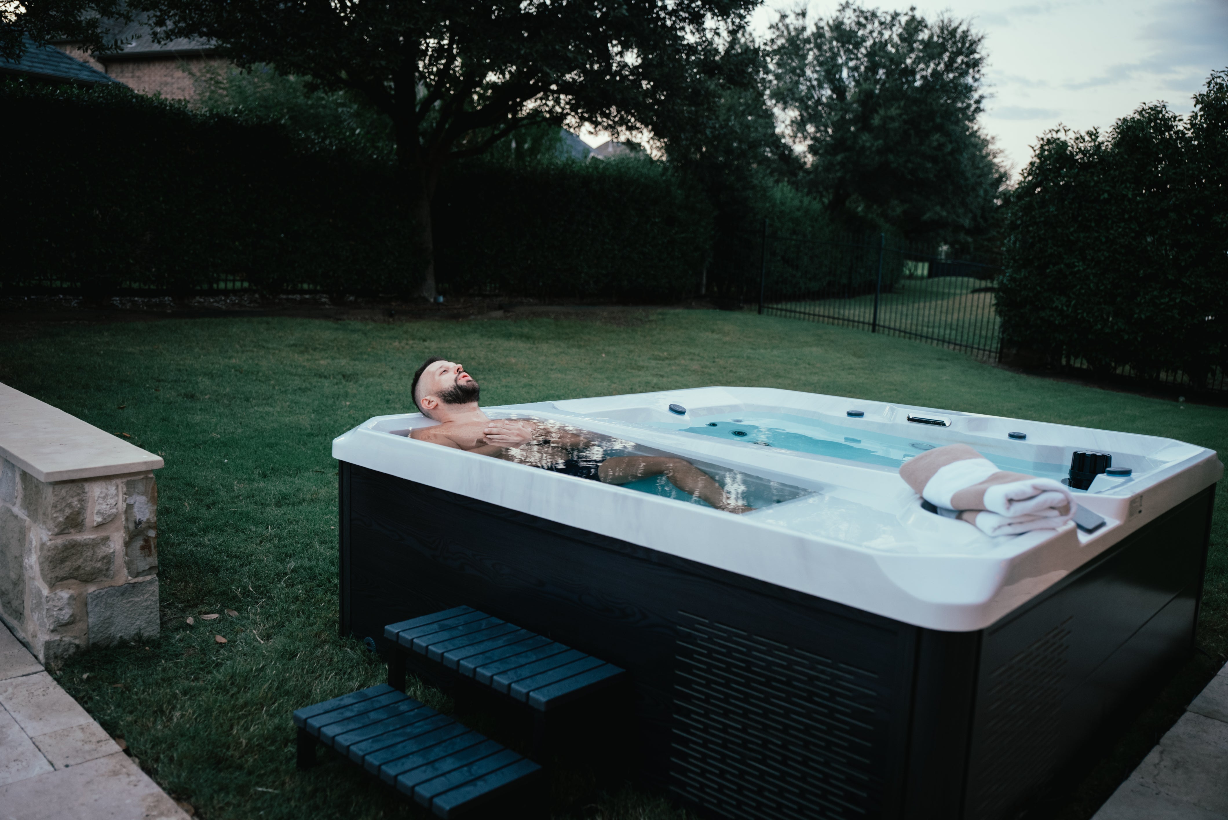 Lifetrend Sierra 2-in-1 Hot & Cold Plunge Spa System